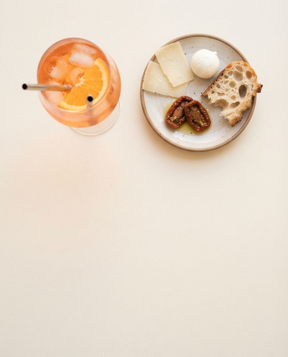 Aperitivo se sklenkou a talířkem